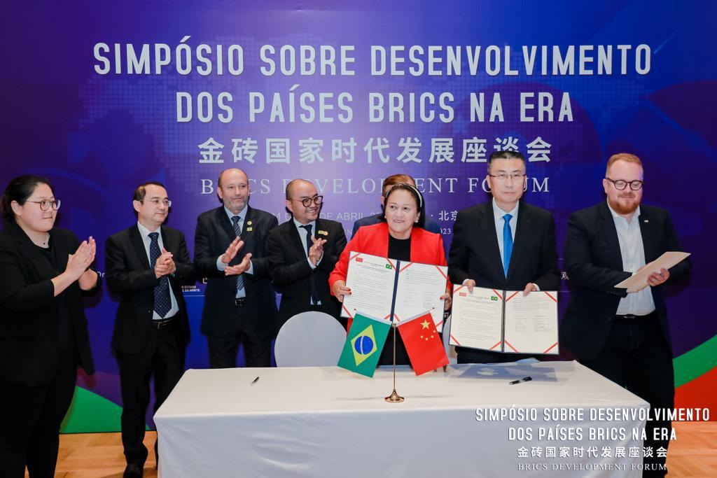 Governadora firma acordo com instituição chinesa para certificação de gemas no RN