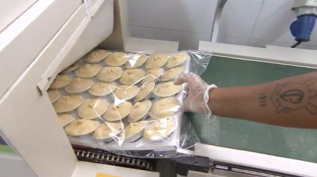 Irmãos abrem fábrica que produz 20 mil empadas por dia de forma manual