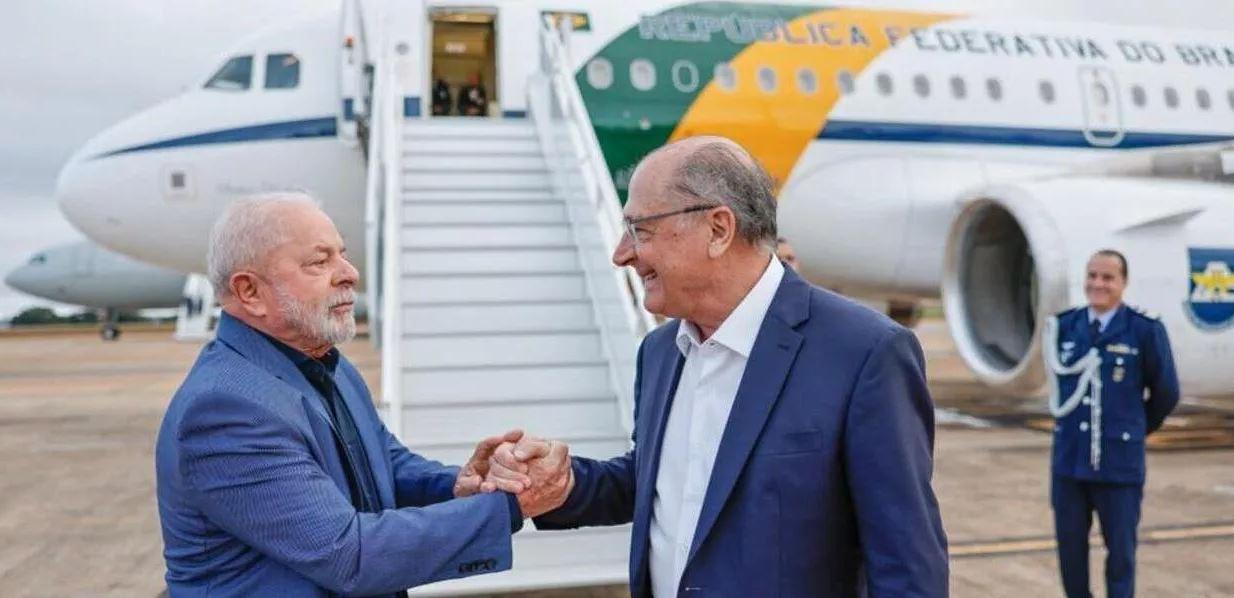 Lula embarca para viagem à China