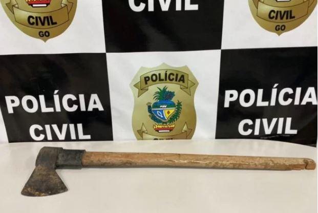 Por ciúme, homem arranca parte da cabeça de rival com golpe de machado