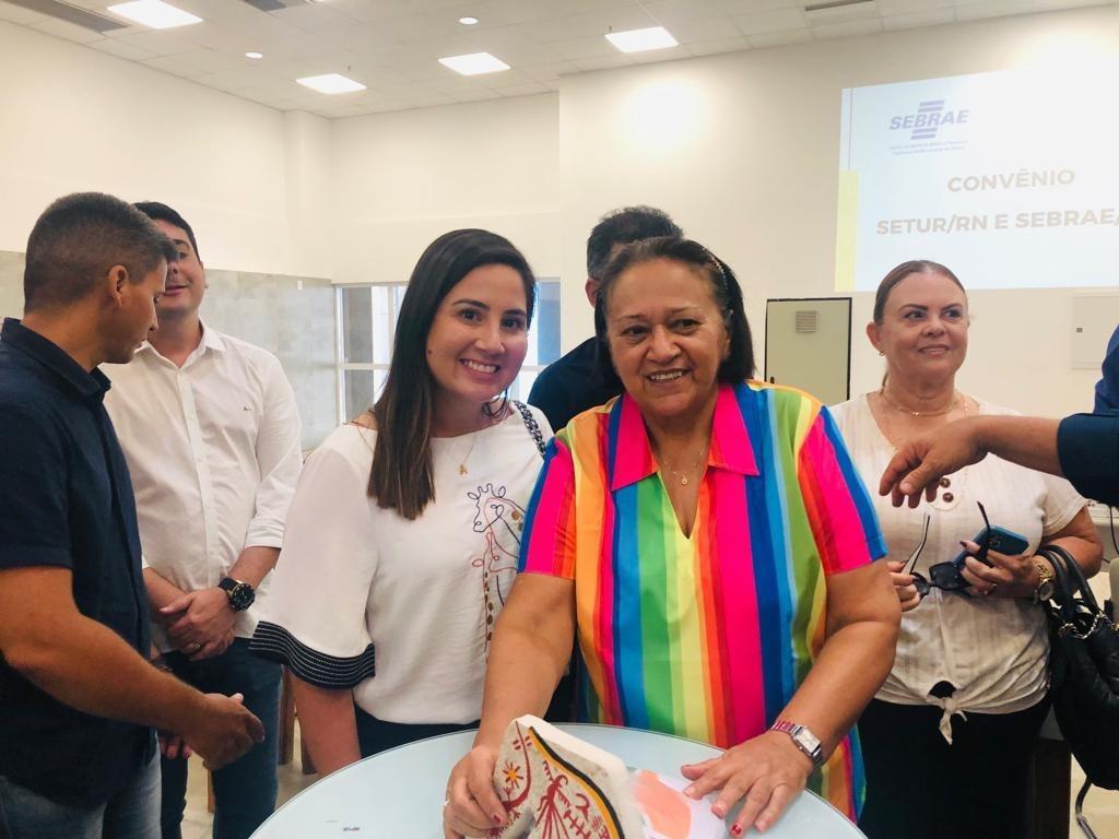 PREFEITA ANDREZZA BRASIL CELEBRA CONVÊNIO PARA TURISMO COM GOVERNO DO RN E SEBRAE