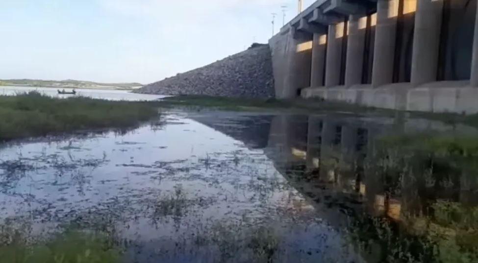 Água chega à estrutura de concreto do Castanhão pela primeira vez em nove anos