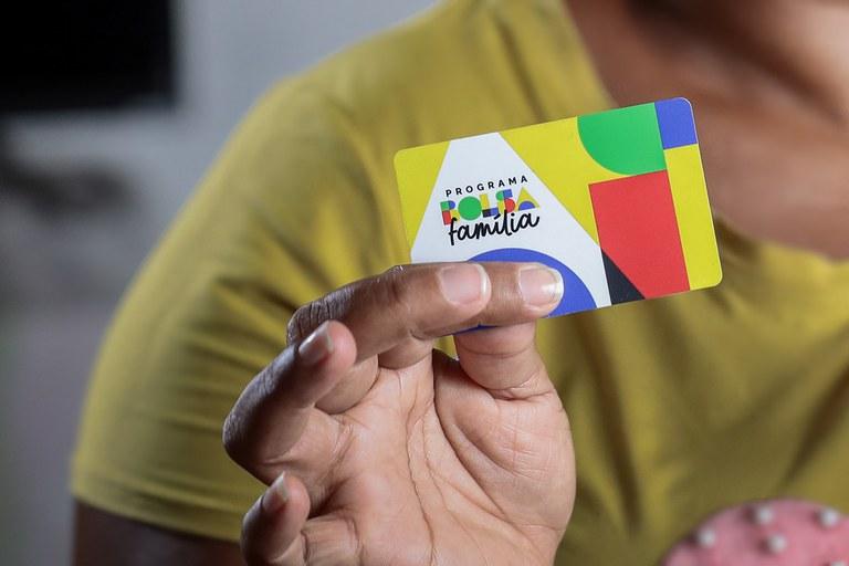 Mais de 510 mil famílias recebem o Bolsa Família no RN em maio; confira calendário de pagamento
