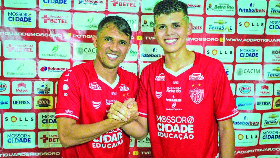 Márcio Mossoró se aposenta depois de jogar com o filho e quer virar treinador