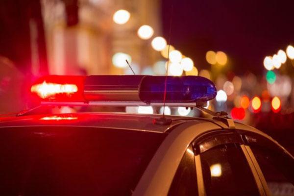 Motociclista morre após colidir com mureta no Tirol