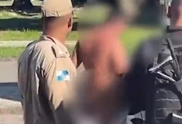Motorista de aplicativo fica com câmbio preso ao ânus no RJ. Vídeo