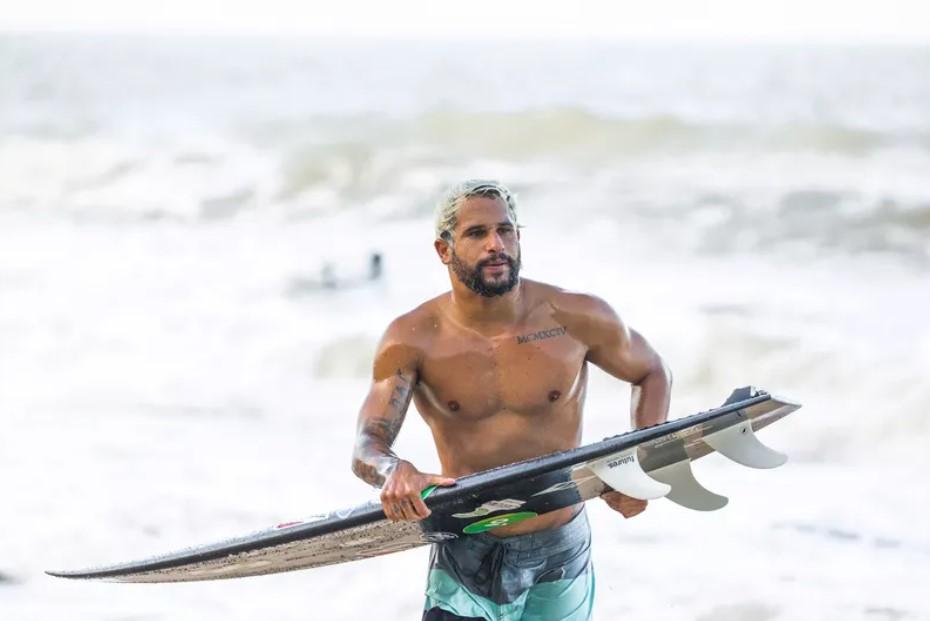 Potiguar Ítalo Ferreira é vice-campeão na final do Surf Ranch Pro