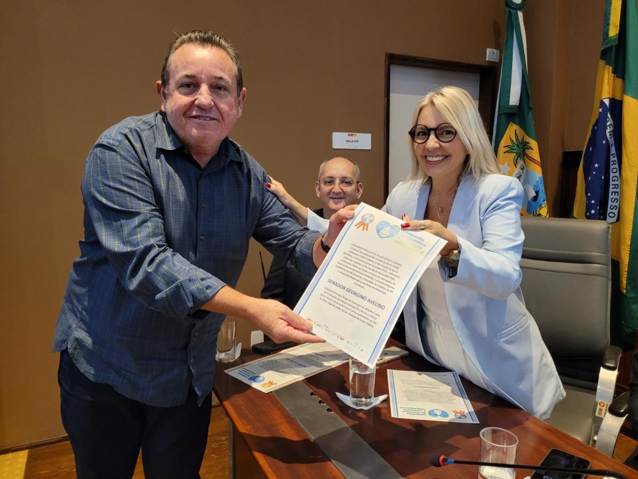 PREFEITO ANTONIO FREIRE RECEBE SELO 