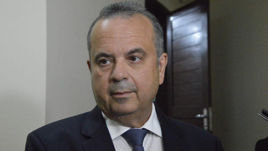 Rogério é contra plano da Petrobras para produzir energia eólica offshore no RN