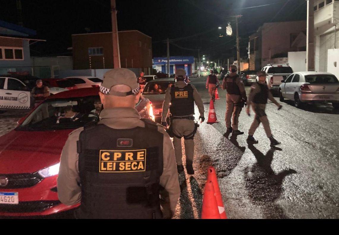 SANTA CRUZ: LEI SECA/CPRE REALIZA OPERAÇÃO E AUTUA TRINTA E DOIS CONDUTORES POR DIRIGIREM SOB A INFLUÊNCIA DE ÁLCOOL
