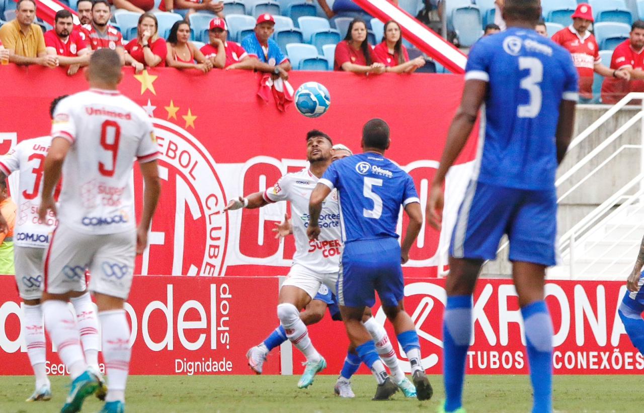 América tem dois gols anulados, perde para o Confiança e segue na zona do rebaixamento da Série C