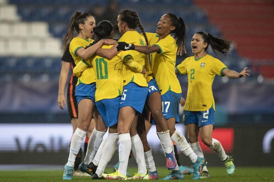 Brasil sobe 1 posição em último ranking da Fifa antes da Copa Feminina