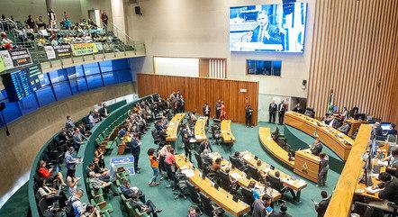 Câmara Legislativa do DF discute aplicação de leis de combate à violência contra a mulher