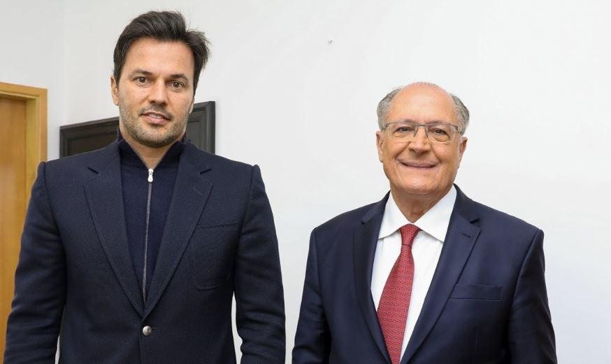 Ex-ministro de Bolsonaro, Fábio Faria faz foto com Alckmin e irrita aliados