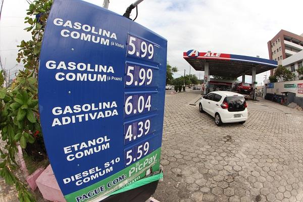 Gasolina é vendida a R$ 5,99 em 90% dos postos de Natal, diz Procon