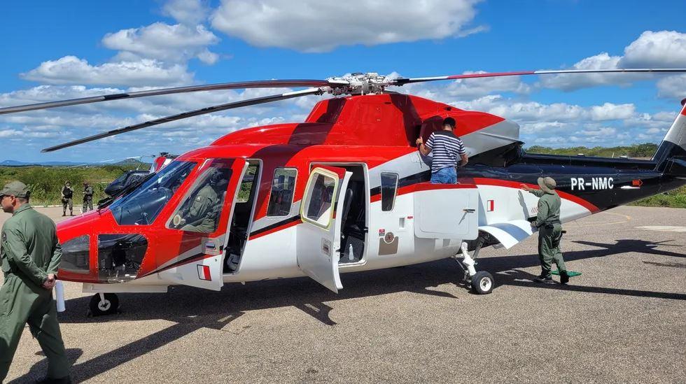 Helicóptero apreendido com suspeito de ser 'piloto do tráfico' passa por inspeção no interior do RN e será transportado para Natal, diz polícia
