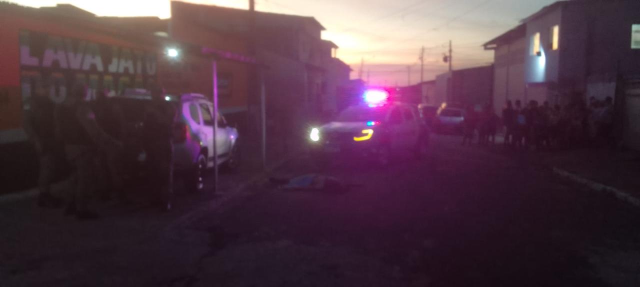 Homem é executado no meio da rua na zona Oeste de Natal