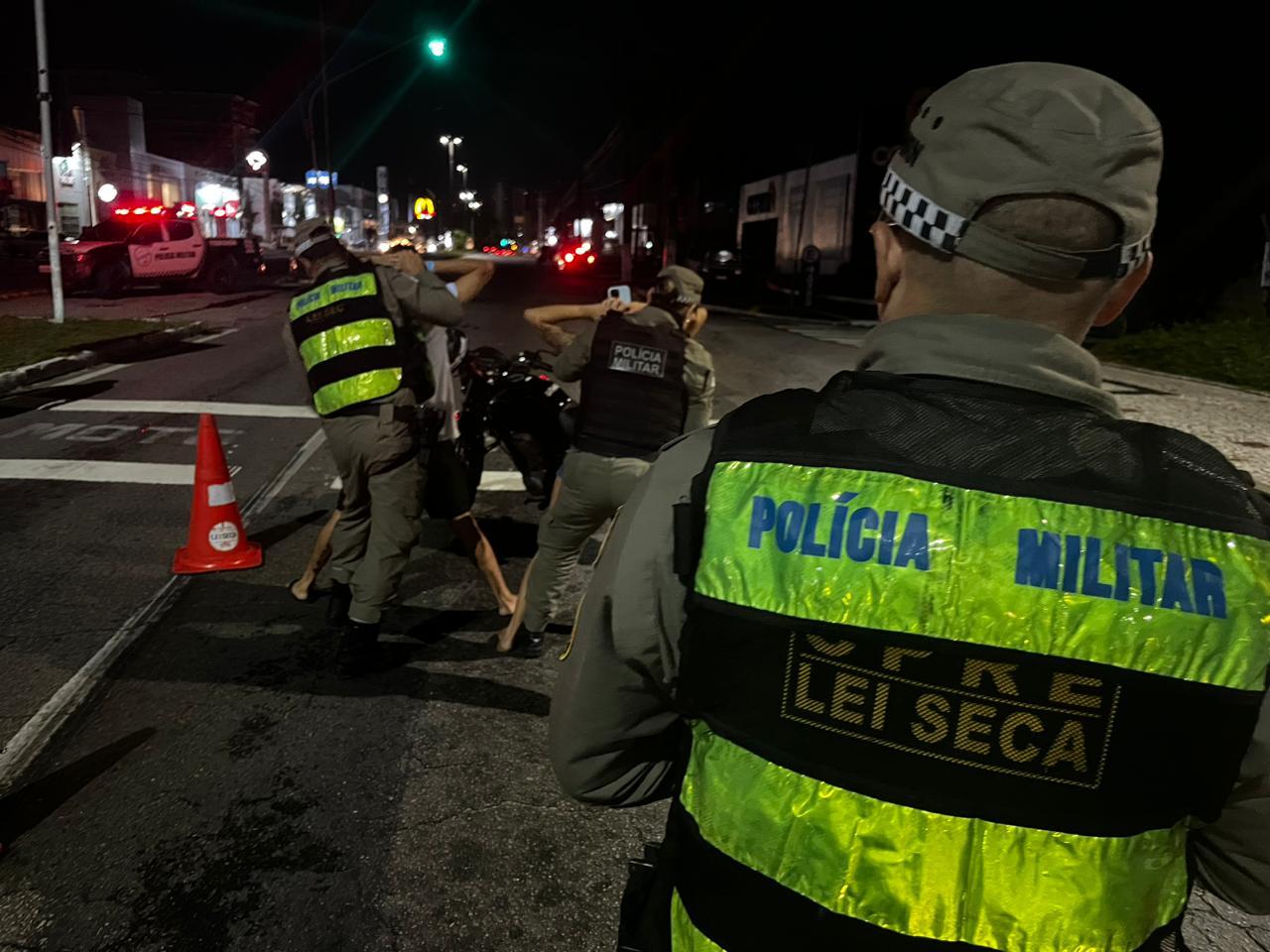 LEI SECA/CPRE AUTUA TRINTA CONDUTORES POR DIRIGIR SOB A INFLUÊNCIA DE ÁLCOOL DURANTE FISCALIZAÇÃO NA ZONA SUL DE NATAL