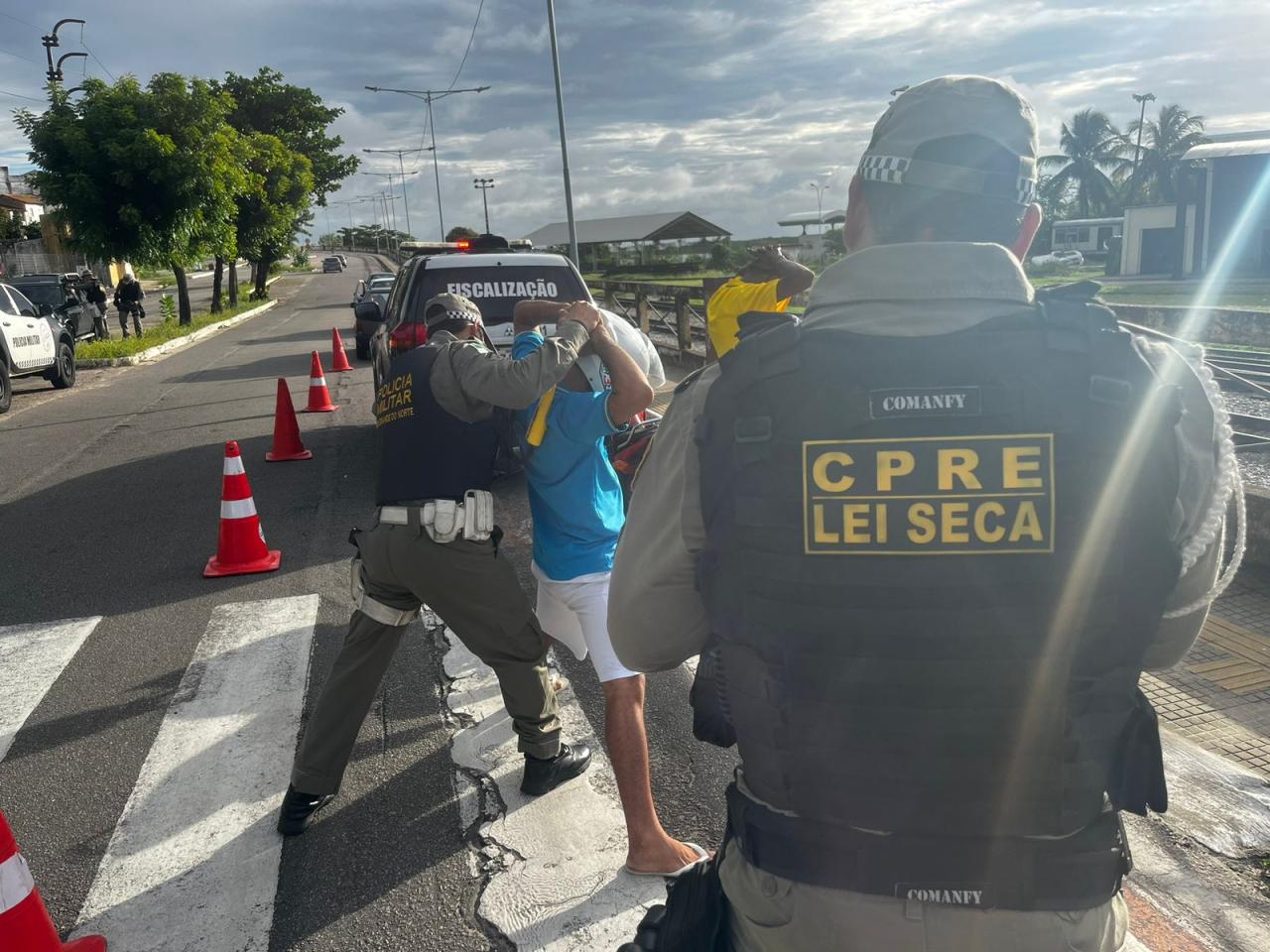 LEI SECA/CPRE REALIZA PRISÕES DE CONDUTORES EMBRIAGADOS E APREENDE ENTORPECENTES DURANTE MAIS UMA OPERAÇÃO EM NATAL