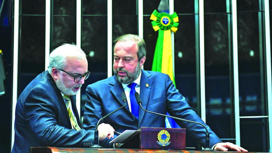“Não adianta berrar pelo jornal, tem que convergir”, afirma presidente da Petrobras ao rebater ministro
