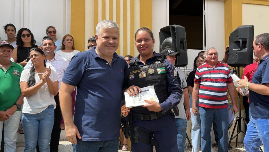 Prefeitura de Ceará-Mirim faz entrega de 2 ambulâncias, 5 viaturas para Guarda Municipal e 6 ônibus escolares