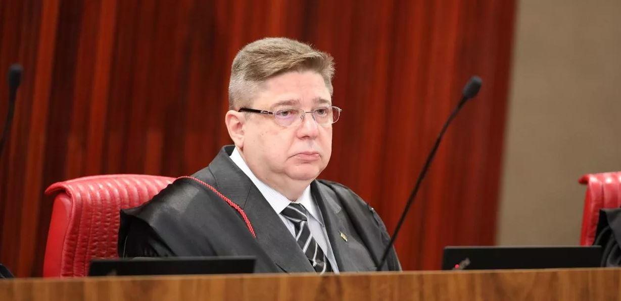 Raul Araújo indica que poderá não pedir vista em julgamento que deve tornar Bolsonaro inelegível