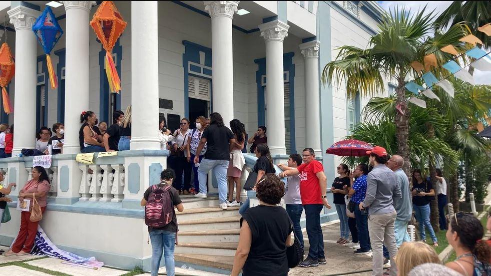Servidores protestam na prefeitura de Mossoró contra projeto de lei que altera pontos nos contratos dos funcionários públicos