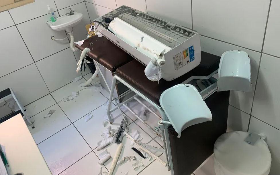 Unidade de Saúde da África é invadida, fica sem energia, perde mais de 600 doses de vacinas e tem atendimento suspenso