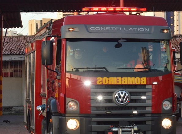 Bombeiros são acionados após incêndio em lanchonete na zona Sul de Natal