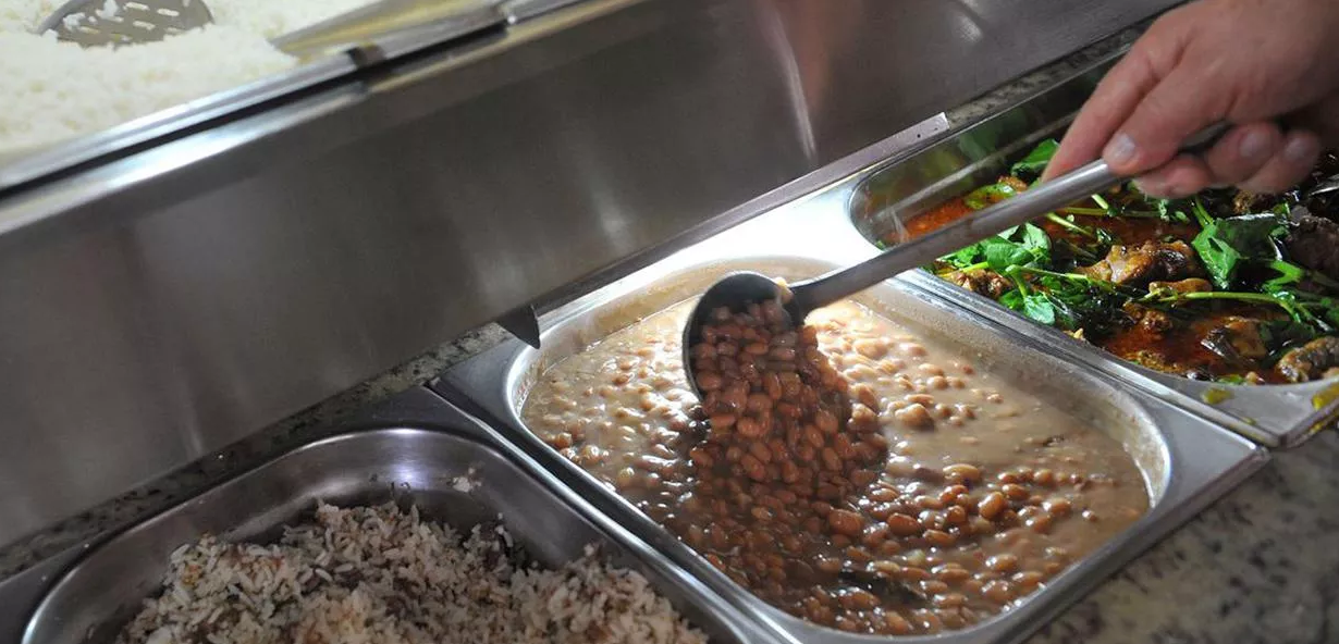 Estudo revela quais alimentos aumentam o risco de câncer no intestino; confira