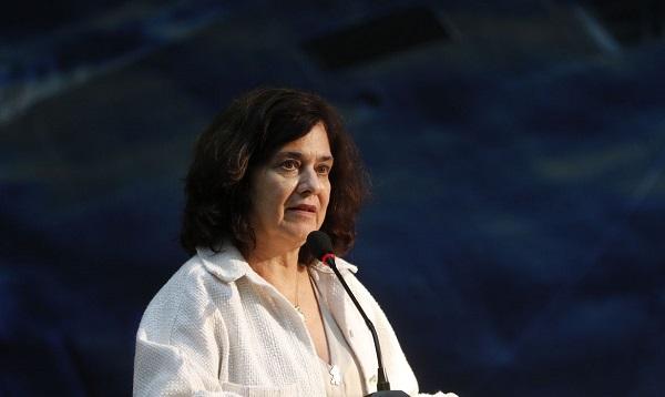 Ministra recebe manifestações de apoio ao abrir Conferência de Saúde