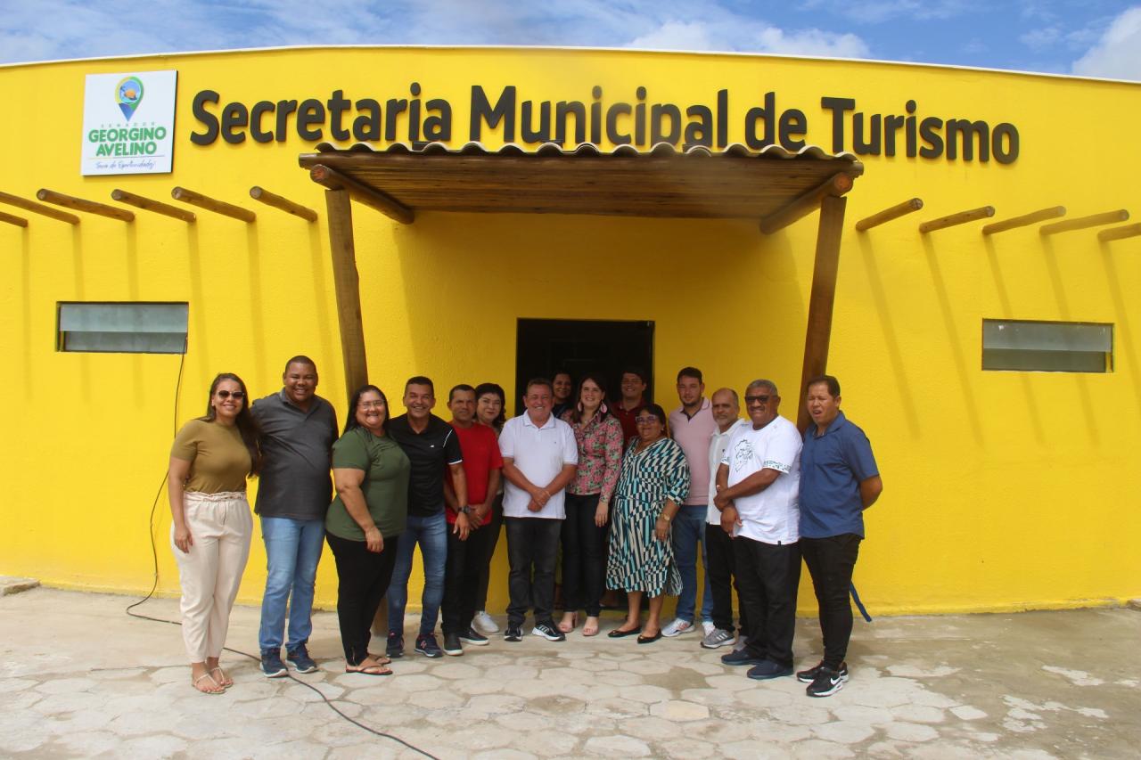 PREFEITO ANTONIO FREIRE INAUGURA SEDE DA SECRETARIA DE TURISMO E ARENA GUARAÍRAS