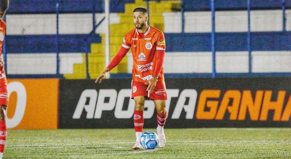 Volante do América-RN mira confronto contra Manaus e pede apoio da torcida