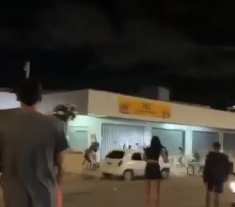 Após briga, motorista joga carro contra grupo de pessoas, mata homem atropelado e é espancado em Natal