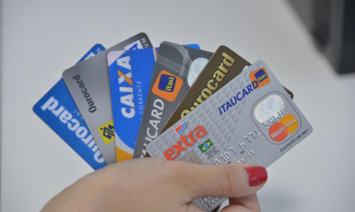 Banco Central estuda o fim do rotativo do cartão de crédito