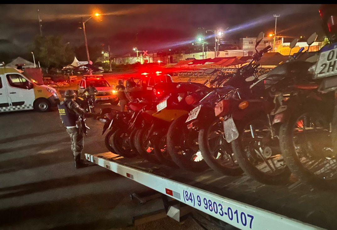 BATALHÃO RODOVIÁRIO/ CPRE DEFLAGRA MAIS UMA “OPERAÇÃO SOSSEGO” E REMOVE DEZESSEIS MOTOCICLETAS COM ESCAPES BARULHENTOS NA ZONA OESTE DE NATAL