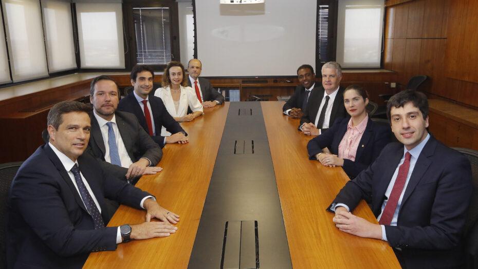 BC corta Selic em 0,5 ponto, para 13,25%; Campos Neto e Gabriel Galípolo concordam