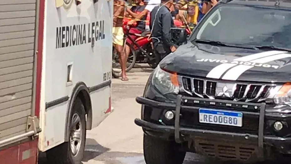 Corpo de mulher é encontrado enterrado em quintal na Zona Norte de Natal