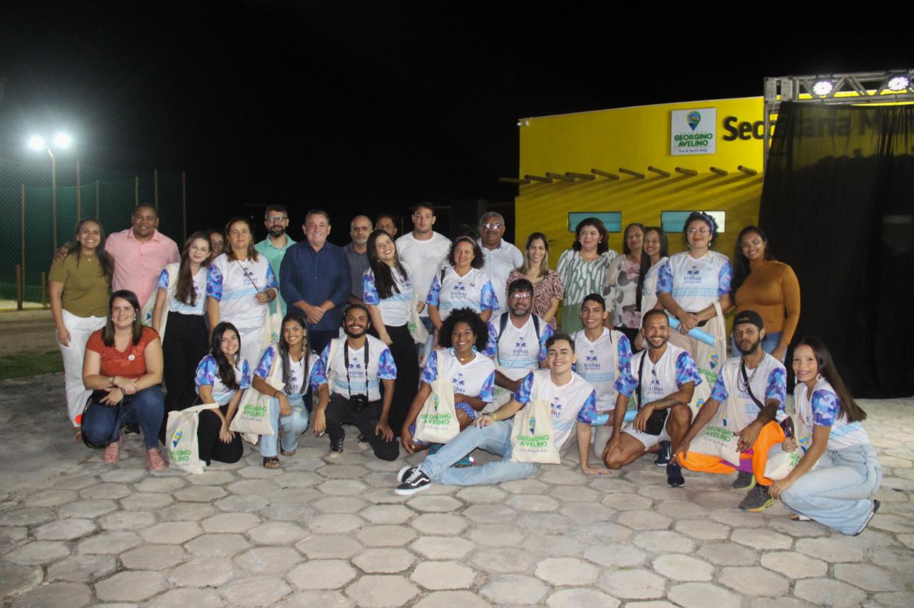 EMOÇÃO MARCA DESPEDIDA DOS TRILHEIROS EM GEORGINO AVELINO