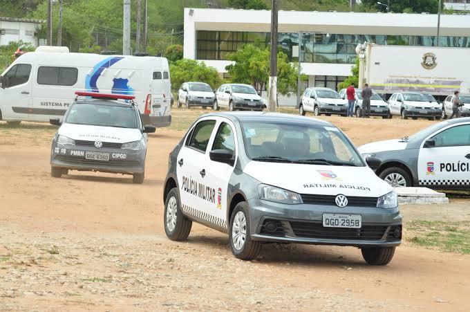 FILHO QUEBRA OBJETOS, AMEAÇA O PRÓPRIO PAI DE MORTE NO BAIRRO PATANÉ EM AREZ/RN E É CONDUZIDO PELA PM