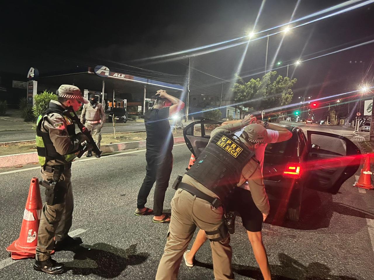 LEI SECA/CPRE PRENDE MAIS TRÊS CONDUTORES POR EMBRIAGUEZ E REALIZA DETENÇÃO POR PORTE DE ENTORPECENTES DURANTE FISCALIZAÇÃO EM NATAL