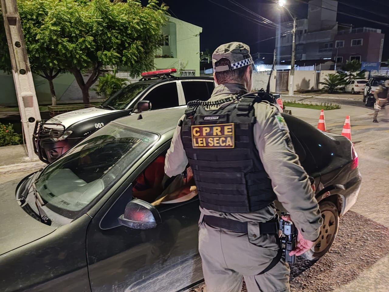 Lei Seca prende 10 motoristas embriagados durante festa em Parnamirim