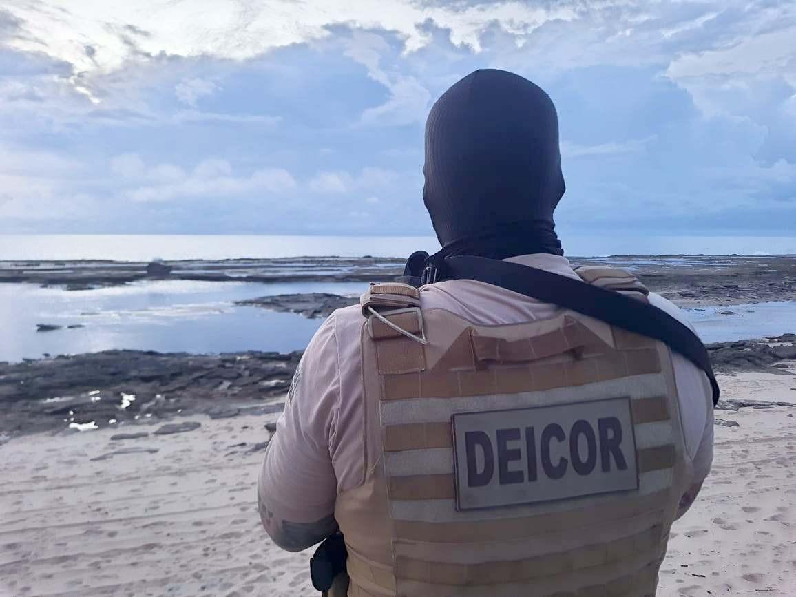 Mulher é presa em operação contra 