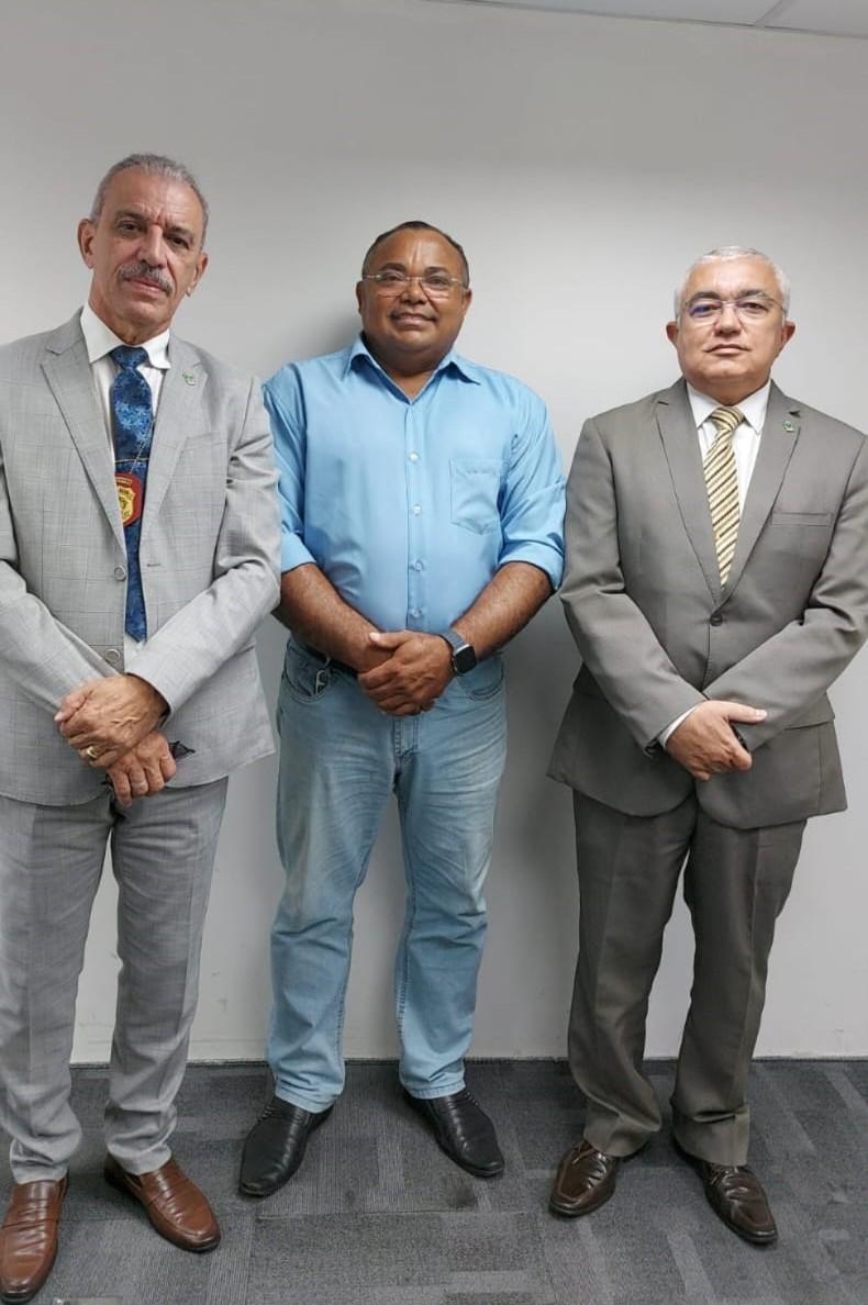 VICE PREFEITO VALDIR PATRÍCIO SE REUNE COM SECRETÁRIO DE SEGURANÇA PARA TRATAR SOBRE O CPRE NA CIDADE