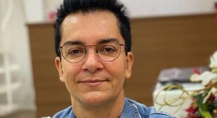 Após acidente grave, cantor Regis Danese é transferido para hospital de Minas