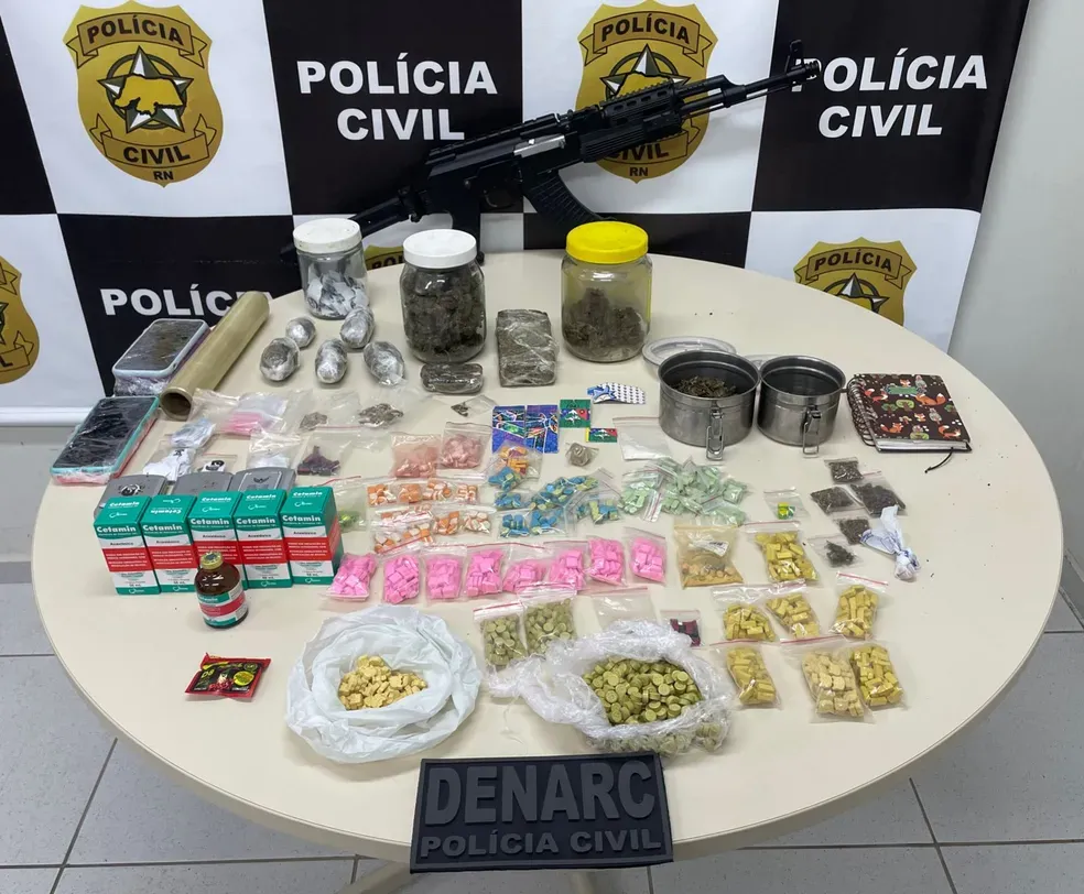 Casal suspeito por tráfico é preso e drogas são apreendidas em casa na Zona Sul de Natal