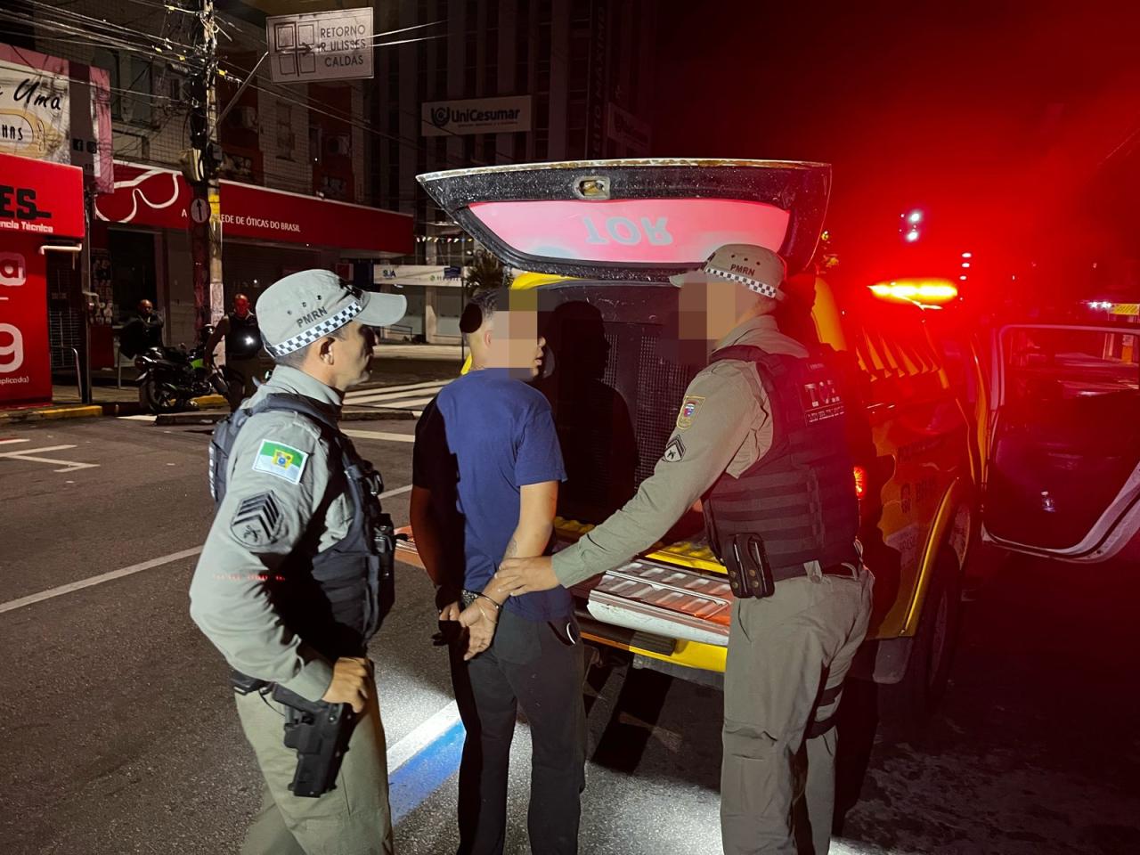 CPRE AGE RÁPIDO E REALIZA PRISÃO DE ASSALTANTE NA MADRUGADA DE HOJE NA AVENIDA RIO BRANCO