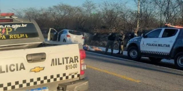 Dupla é presa na BR-304 em Assú com carro furtado em Recife