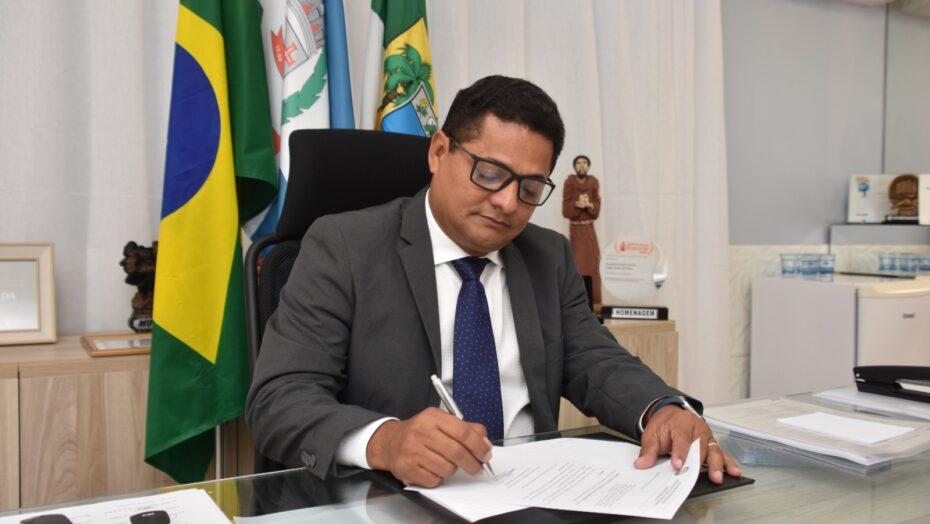 Eraldo sanciona lei que cria Parque Industrial Logístico Aeroportuário em São Gonçalo do Amarante