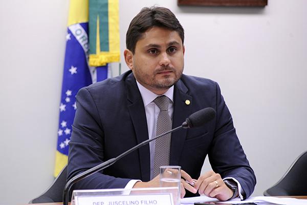 Governo garantirá internet nas escolas até 2026, diz ministro das Comunicações